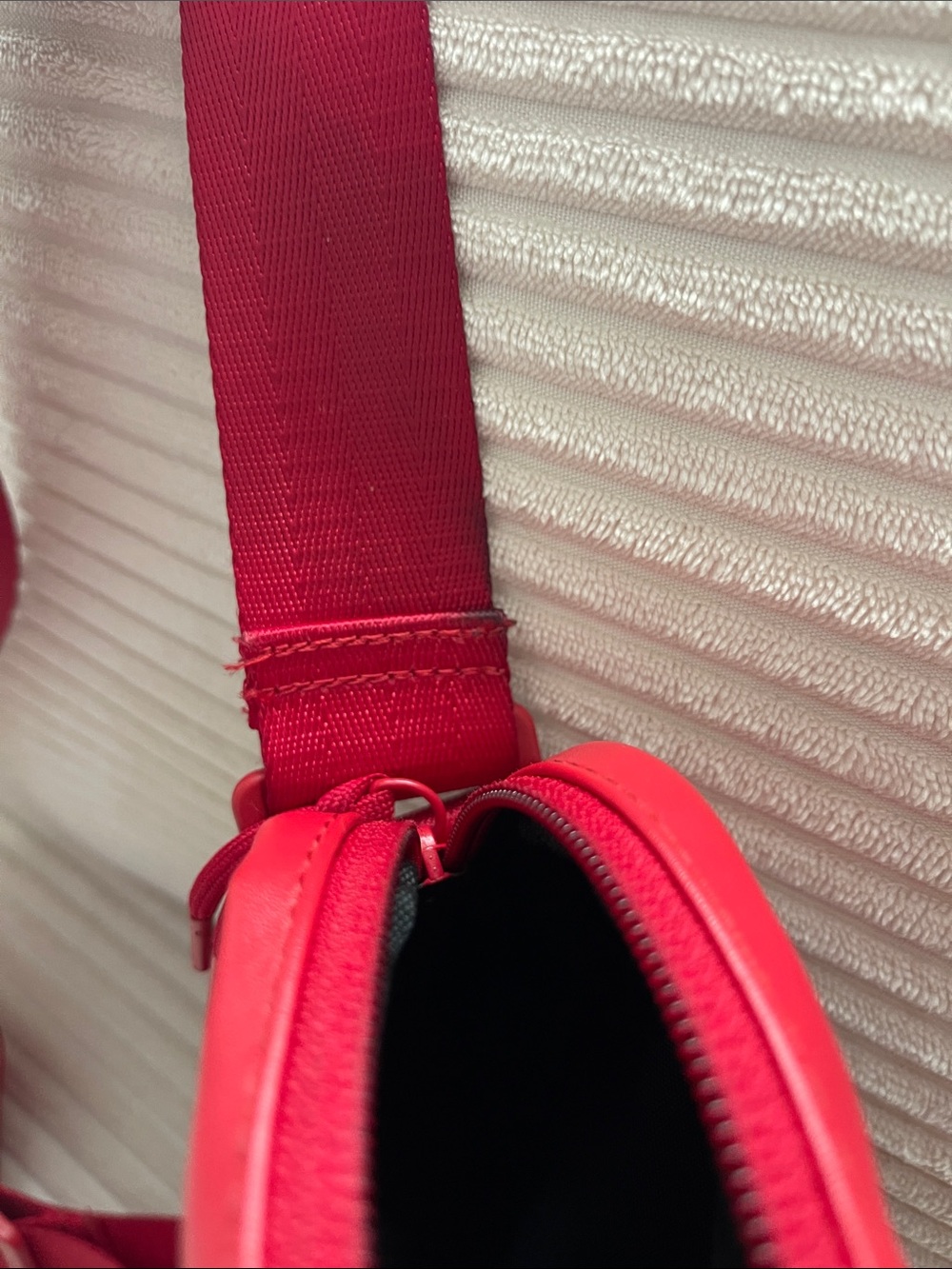 Nike Red Air Jordan Crossbody Bag - Picture 6 of 10